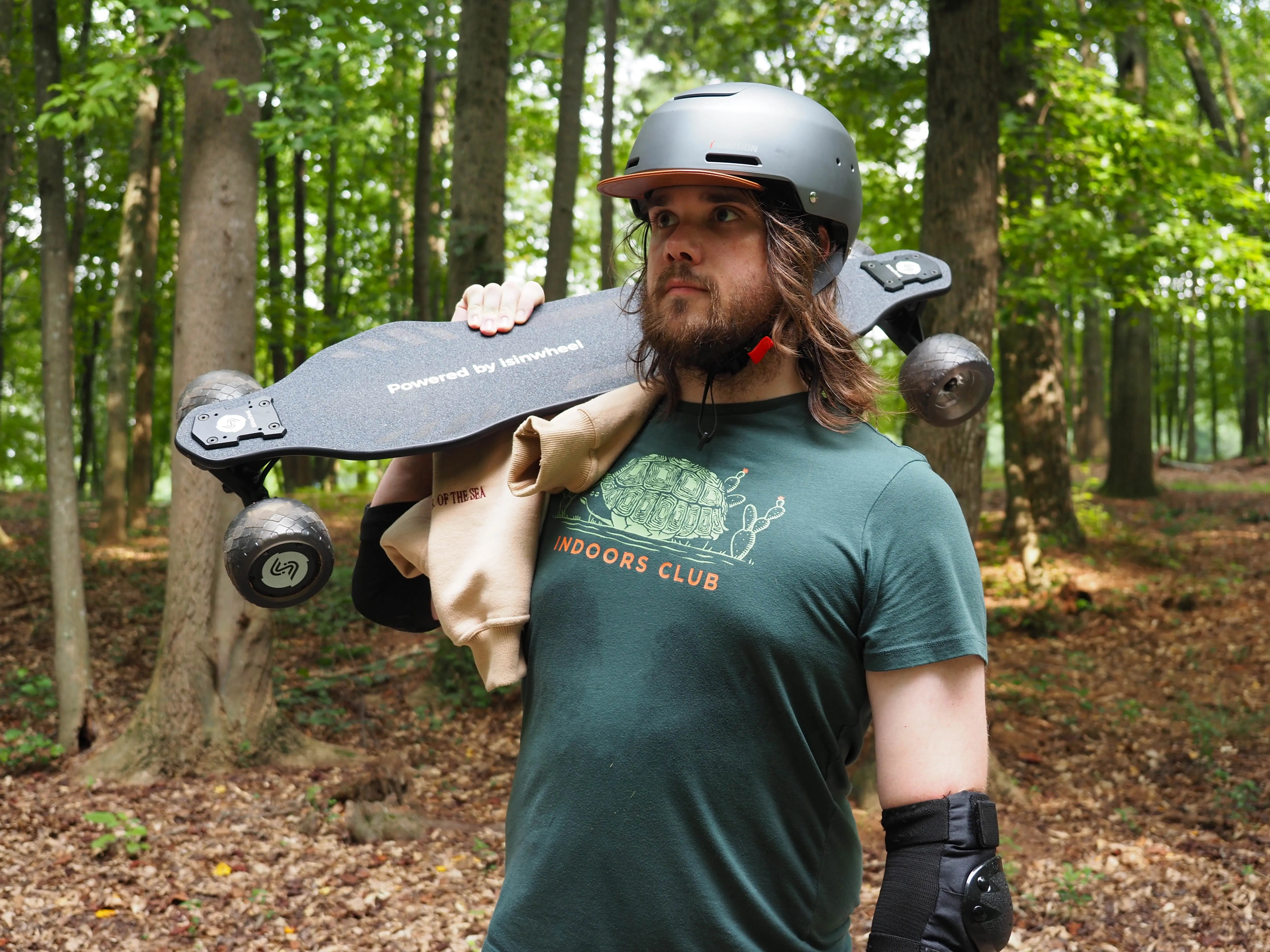 Isinwheel V8 Electric Skateboard Review: Extend Your Range With a