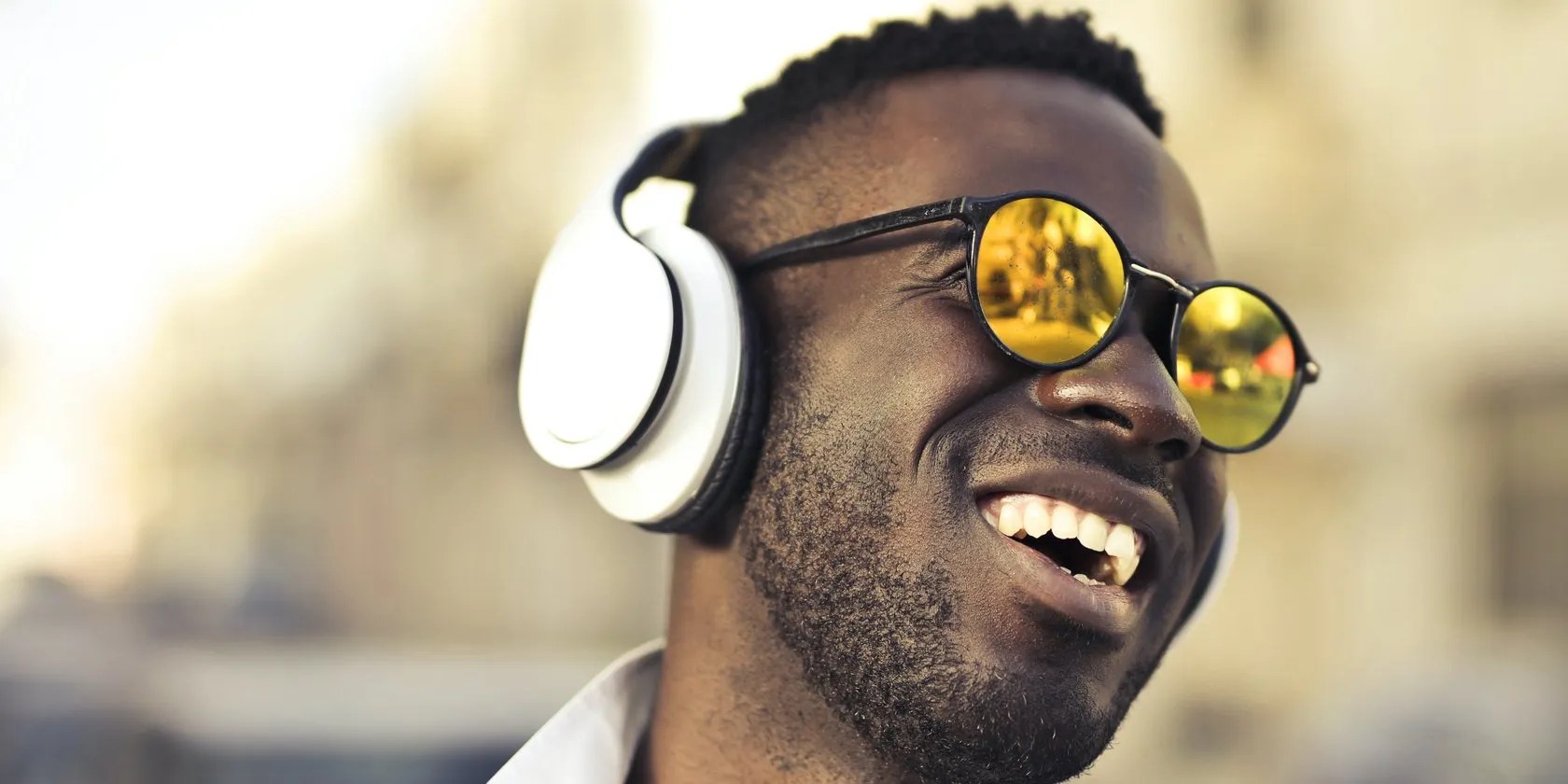 Wired vs. Wireless Headphones Audio Quality, Comfort, and Maintenance