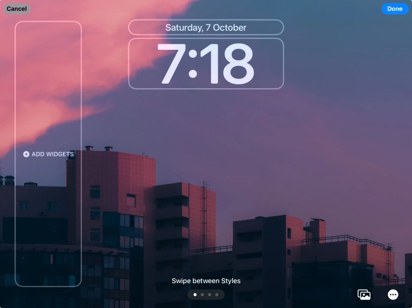 iPadOS 17 Lock Screen Customization Menu open
