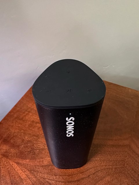 sonos roam play pause button top view