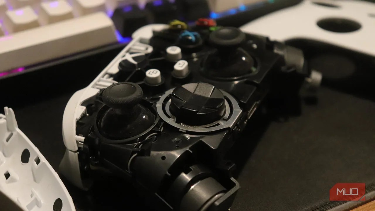 How to Take Apart Your Xbox Series XS Controller