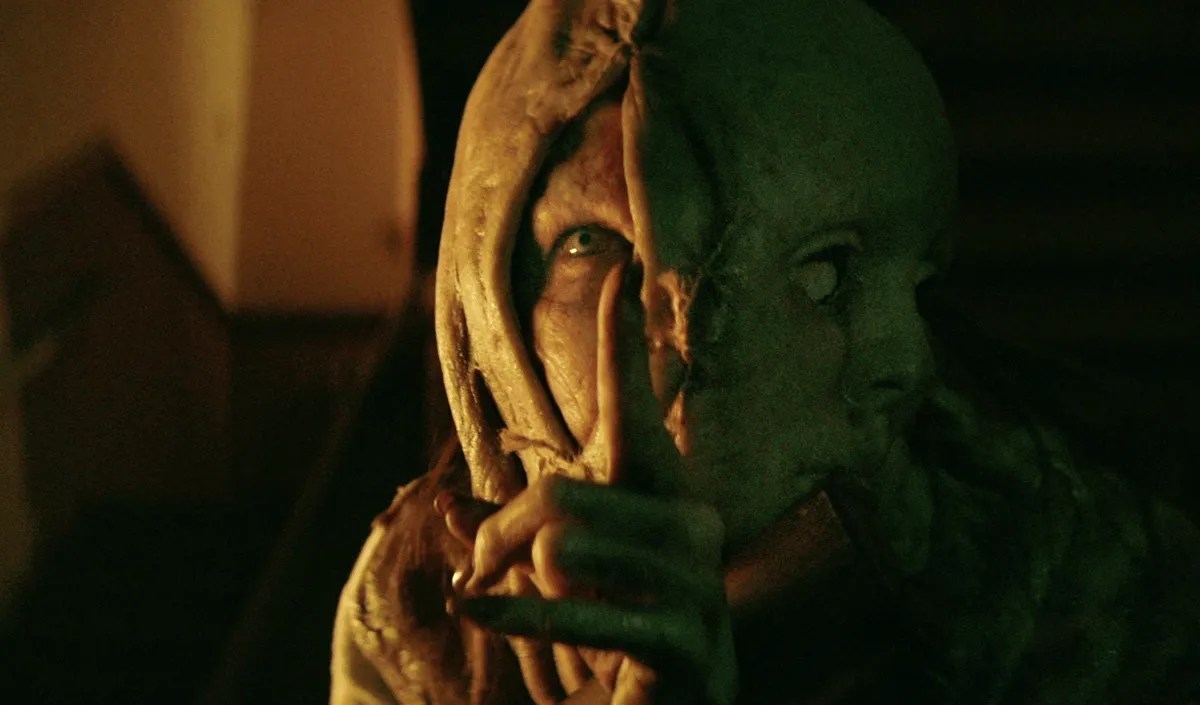 Watch the First 9 Minutes of Resident Evil to