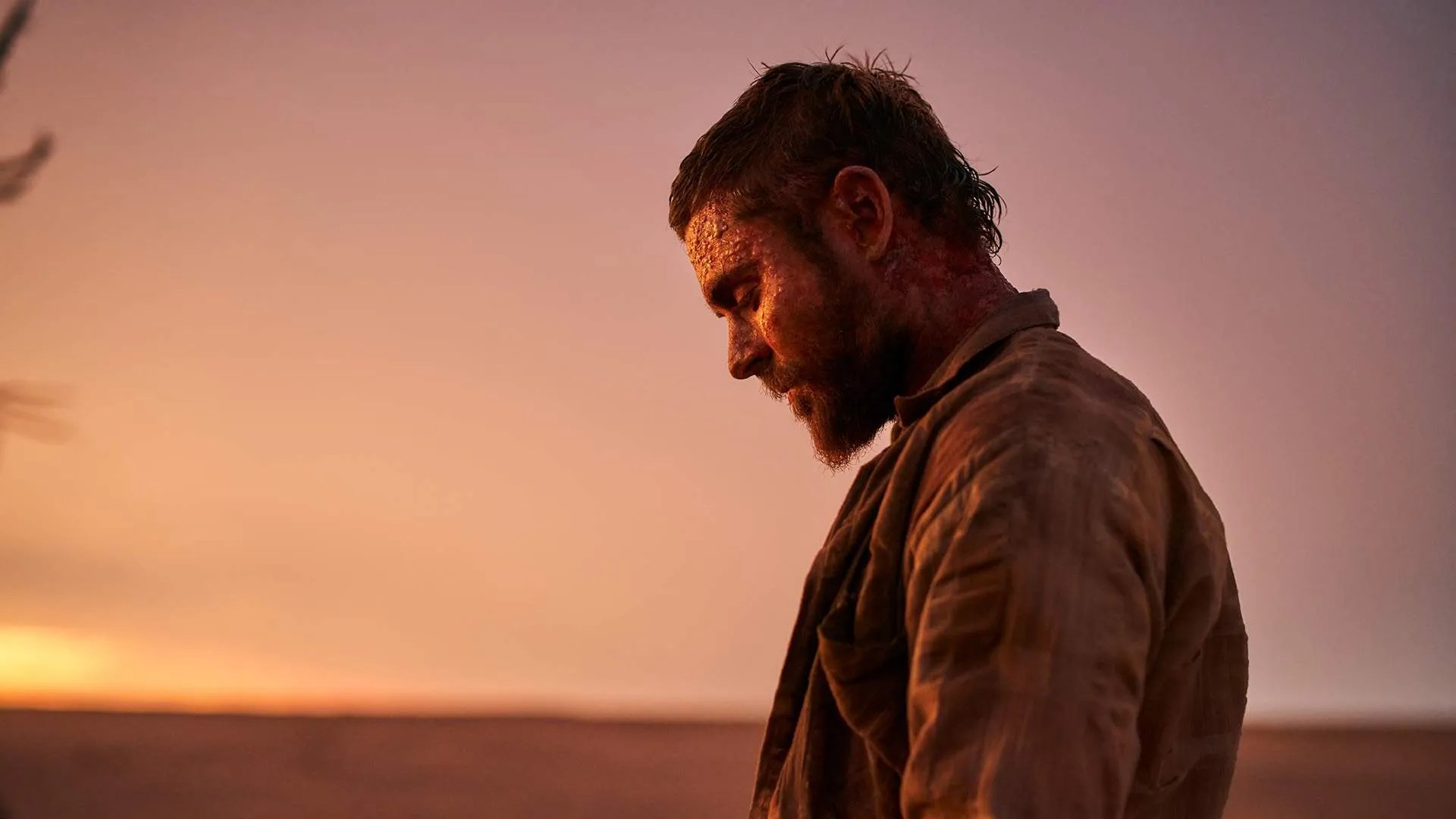 Exclusive Clip Zac Efron Gets Caught in a Sandstorm in Gold