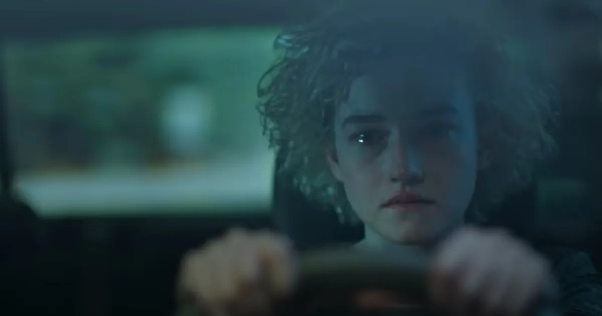 The Royal Hotel Trailer Finds Julia Garner & Jessica Henwick Trapped in