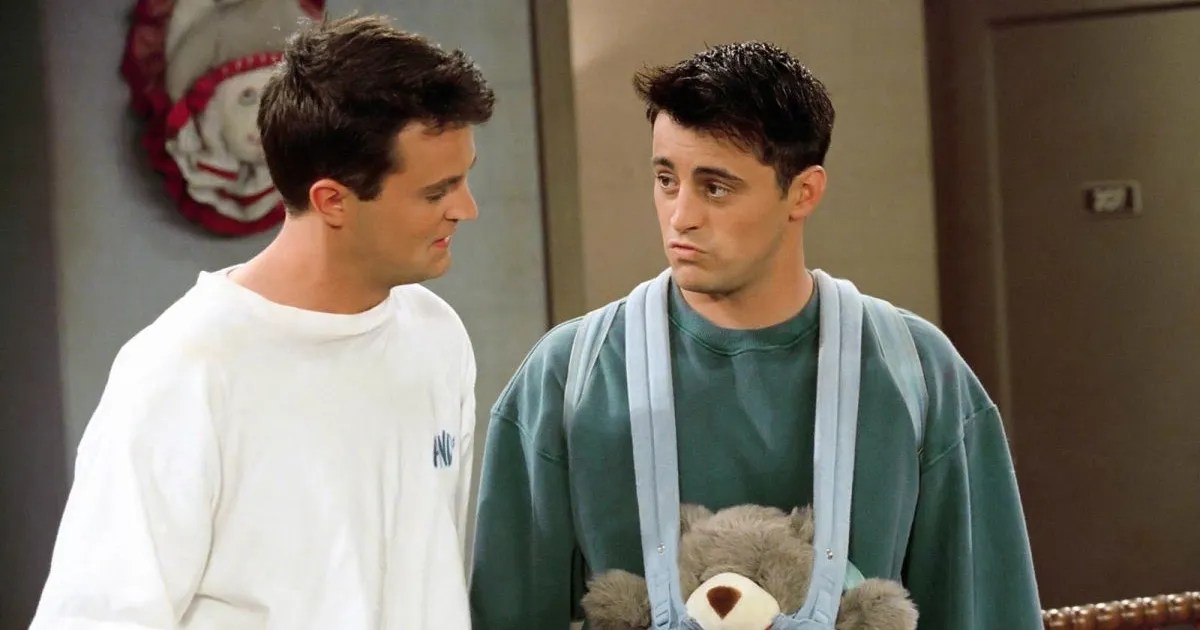 Friends Best Joey and Chandler Bromance Moments, Ranked