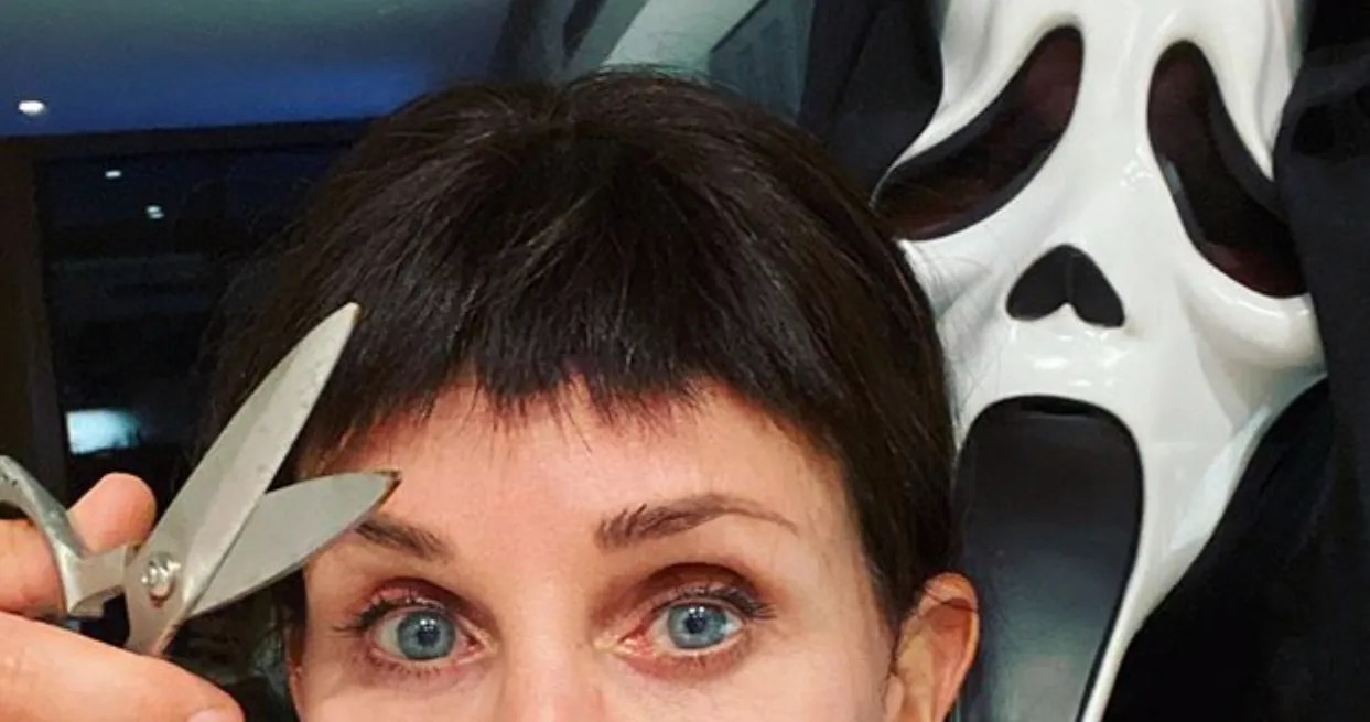 Courteney Cox Spoofs Her Notorious Scream 3 Bangs in Halloween Photo
