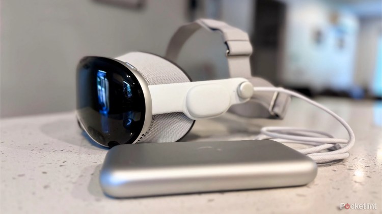 An Apple Vision Pro with it’s battery pack.