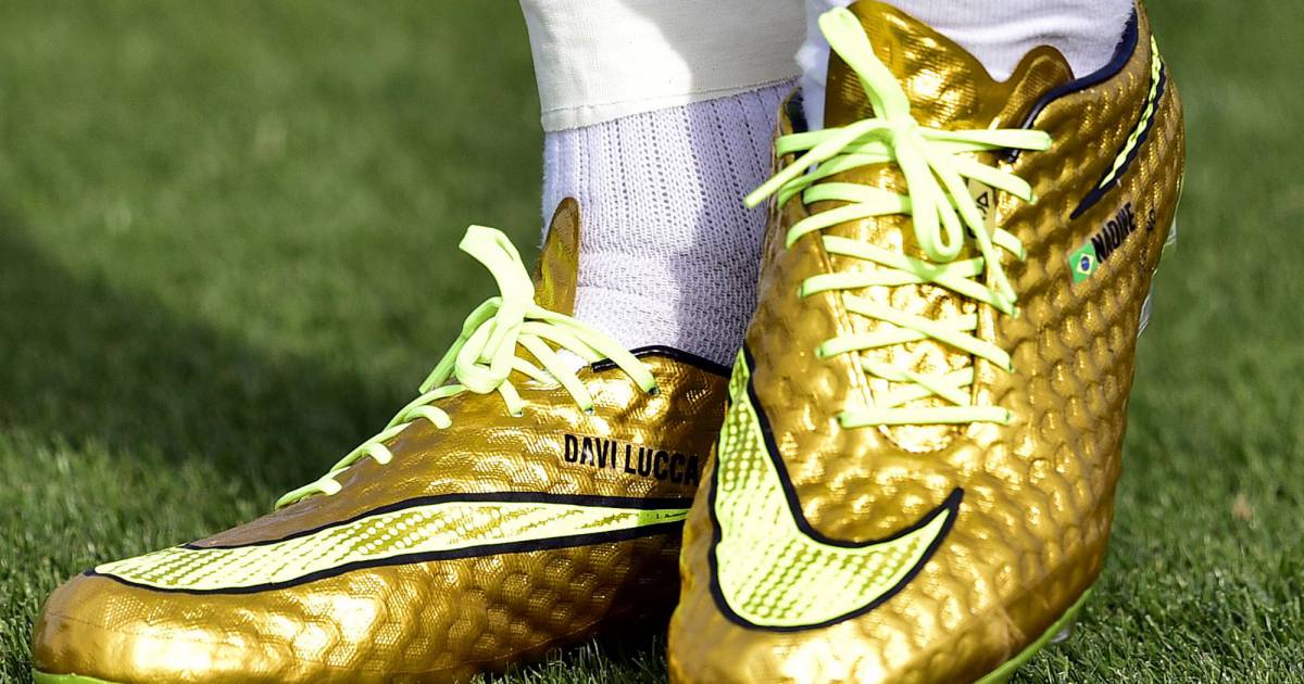 As chuteiras douradas são uma homenagem da Nike para Neymar Purebreak