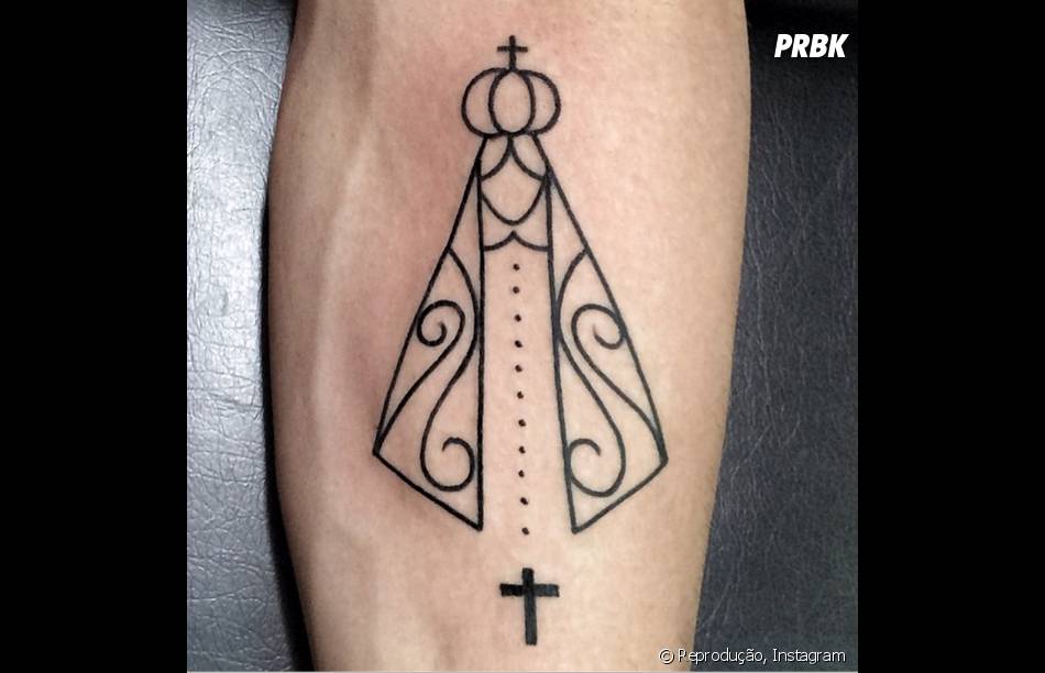 Gusttavo Lima fez uma tatuagem da Nossa Senhora Aparecida Purebreak