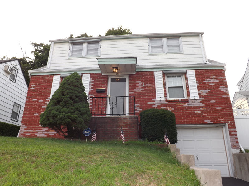 Charming 3 Bedroom, 1.5 Bathroom Home in Lyndhurst