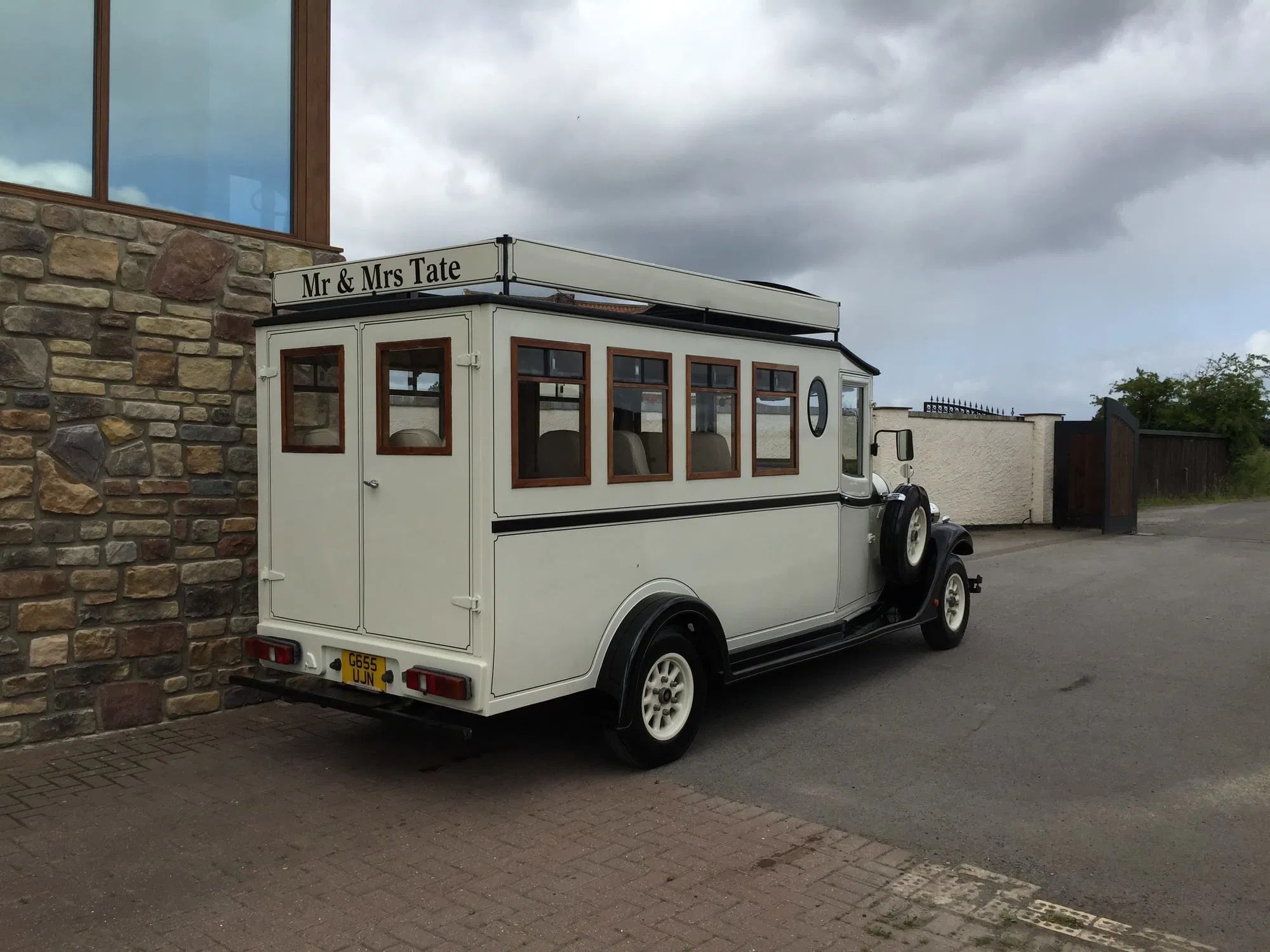 Mascot Bus Asquith Motors