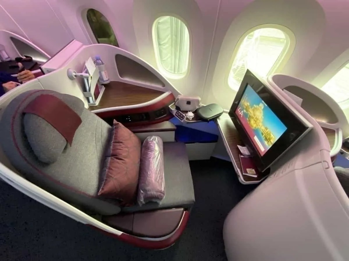 Qatar Airways Boeing 7878 Business Class Review... It's Amazing!