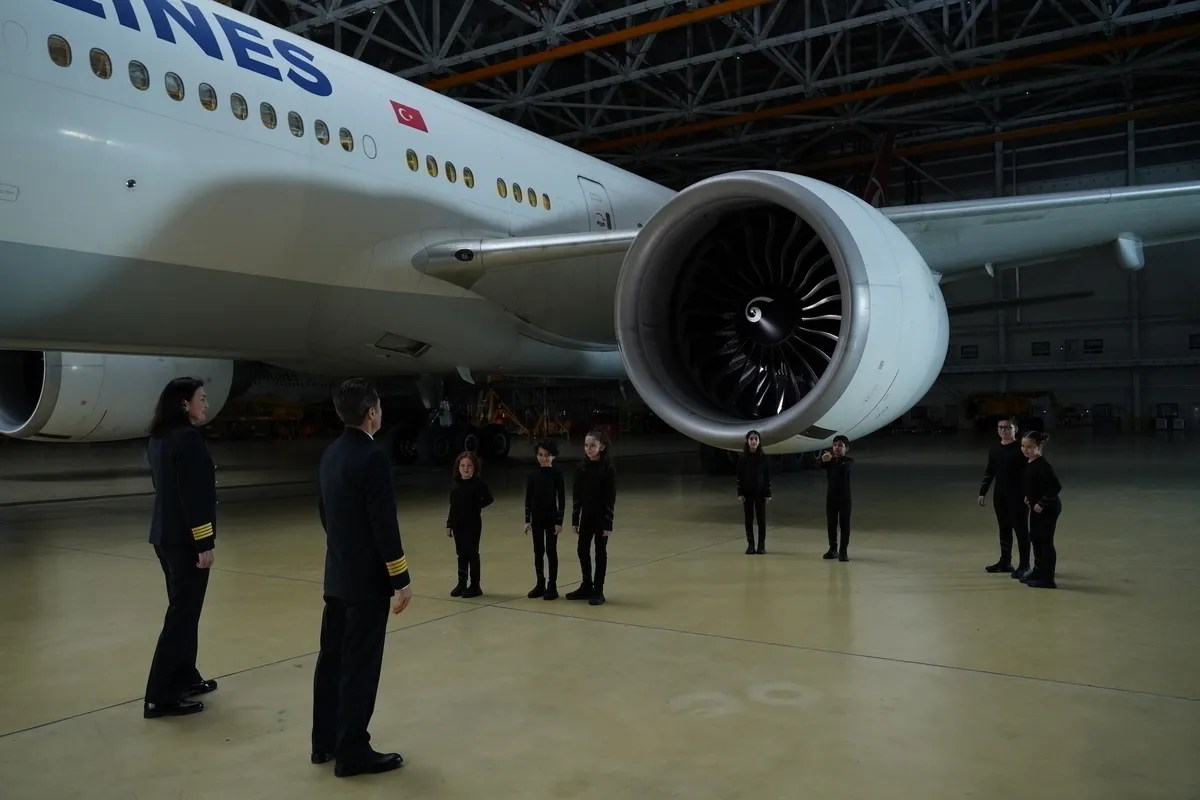 Pilots Of The Future Children Fly Turkish Airlines Boeing 777