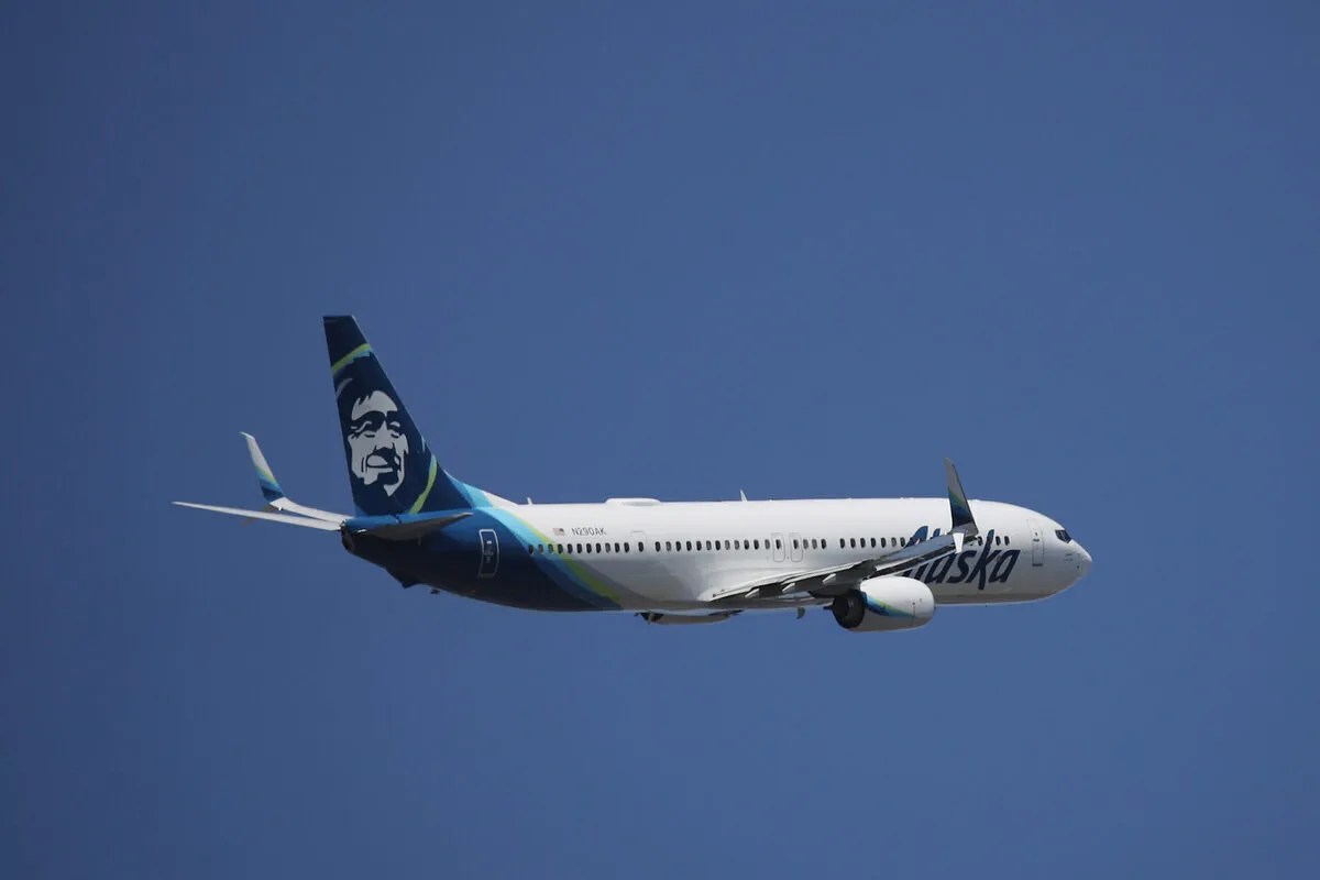 Alaska Airlines Brings Back More Meal Service