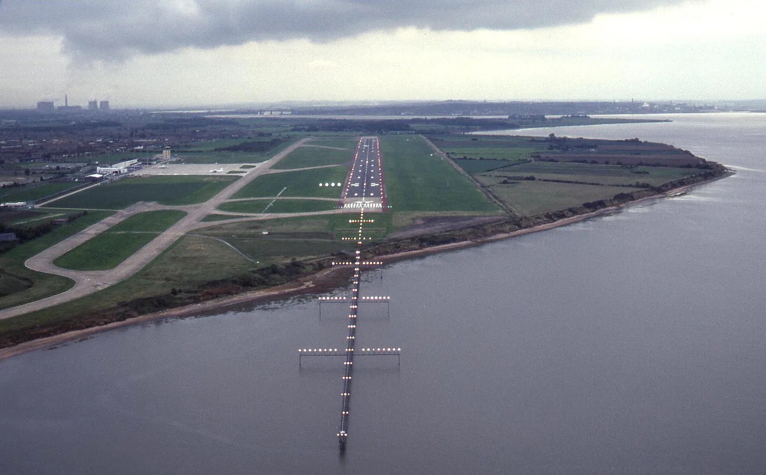 Airports Explained A Guide To The Various Runway Markings & Lights