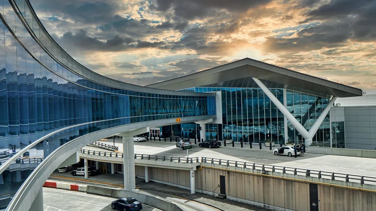 Airplane Goes Off Runway At Houston Hobby Airport Affecting Flights