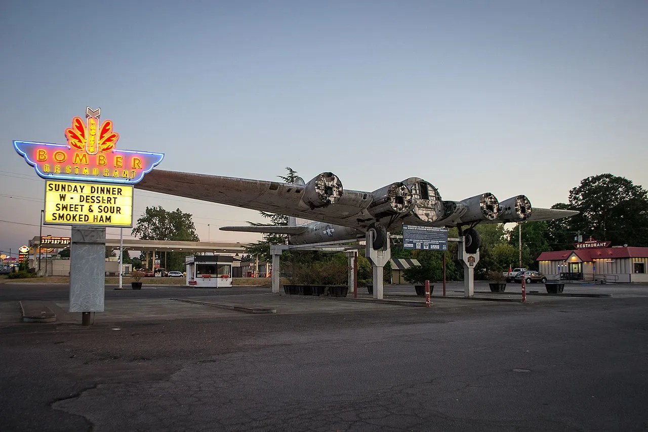 Lacey Lady The Second World War Bomber That Sat Atop A Gas Station For