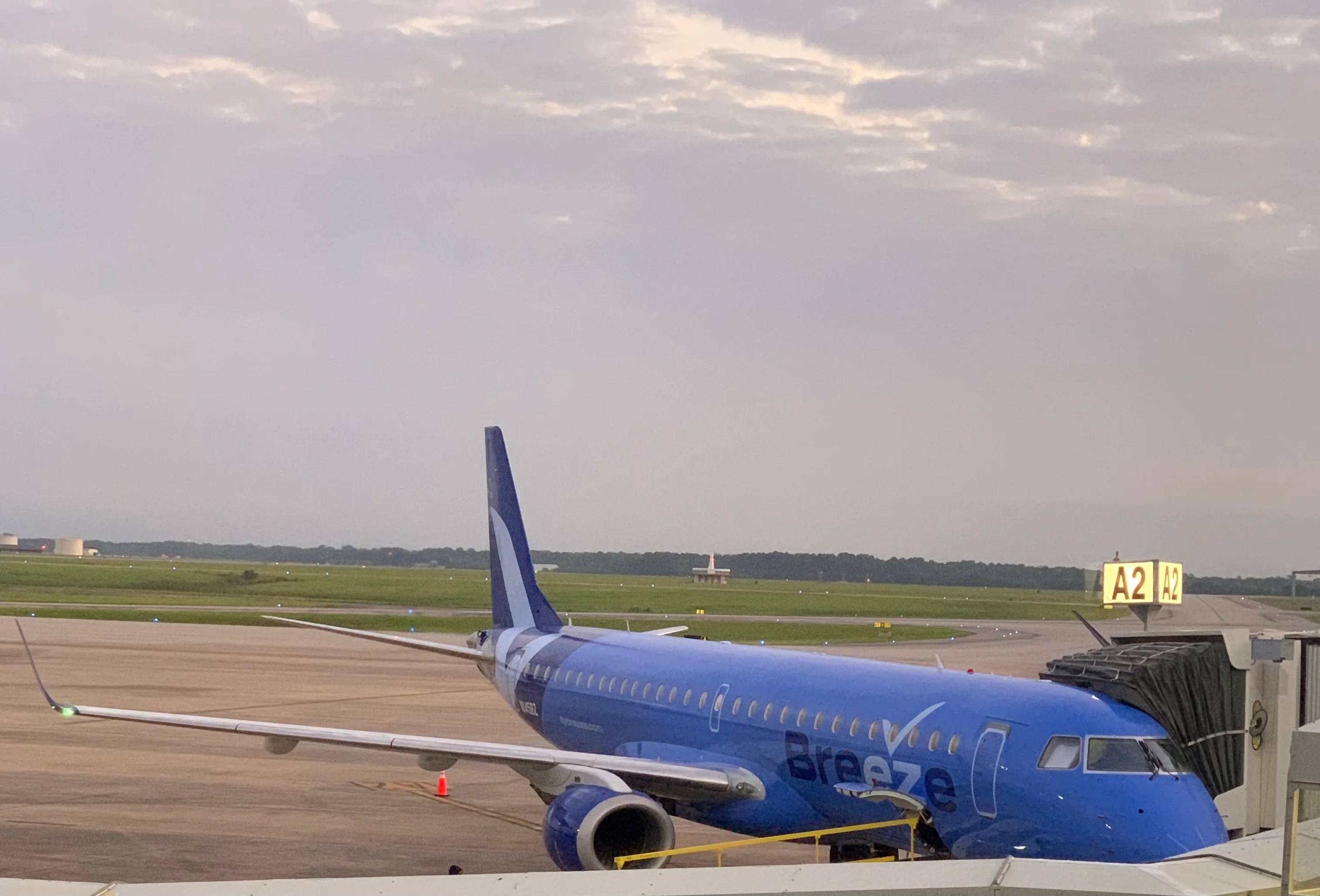 Flight Review Breeze Airways Embraer E195 Charleston to Charleston