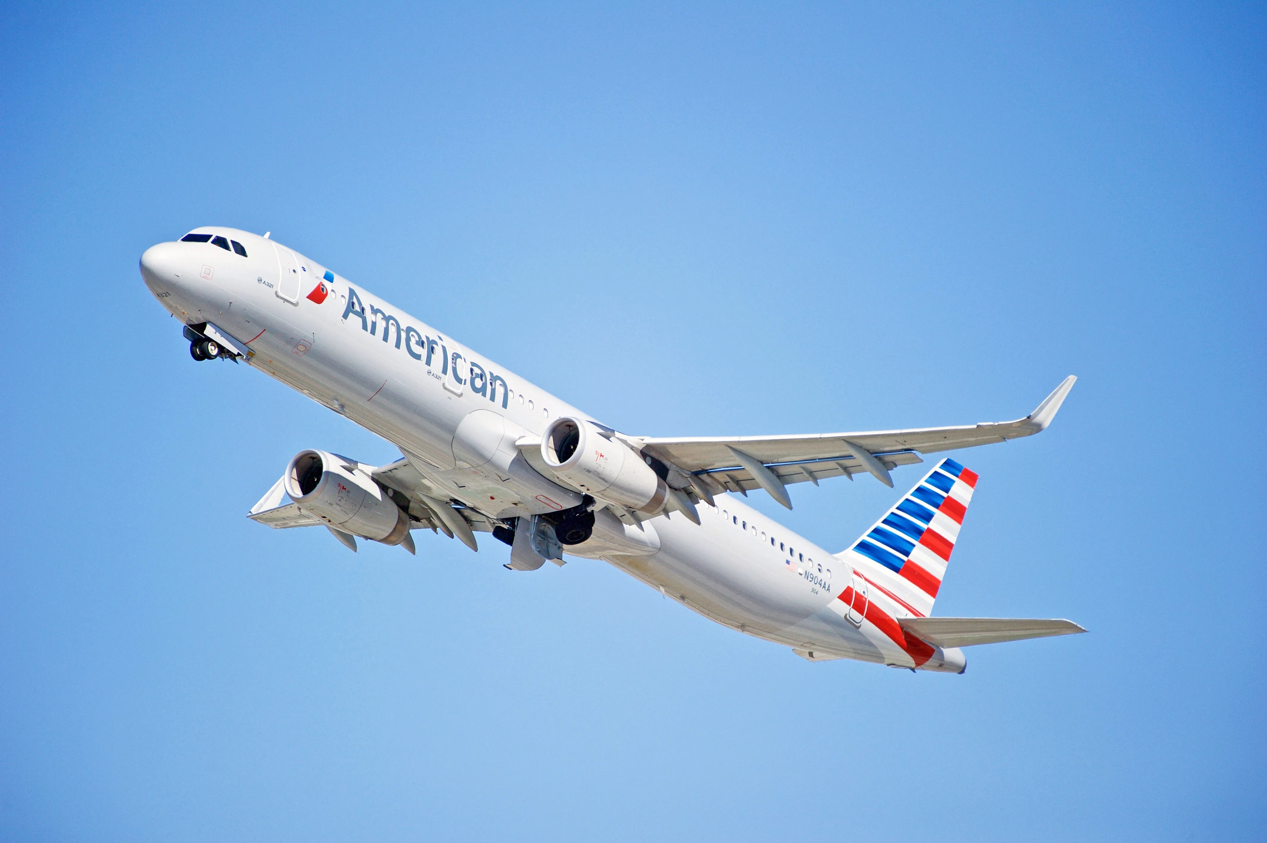 American Airlines Airbus A321 Diverts Due To Loss Of Engine Power