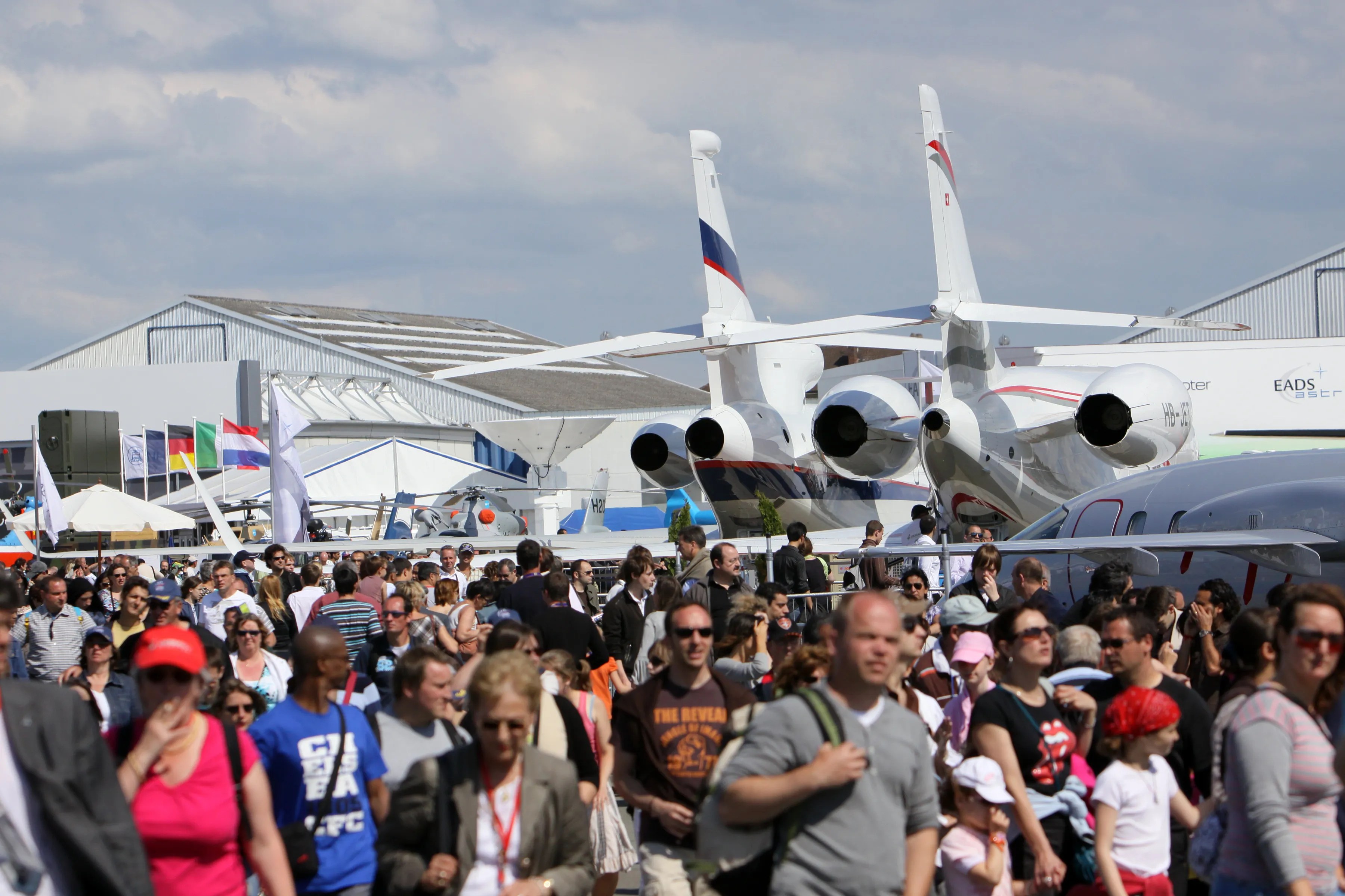 Top 5 The World's Largest Commercial Airshows By Attendance