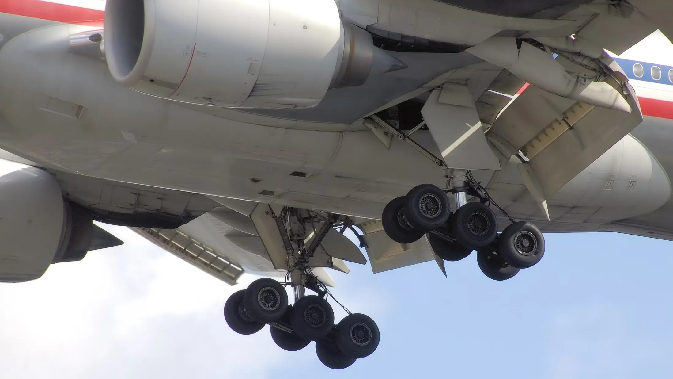 Explained Different Landing Gear Types & Their Uses