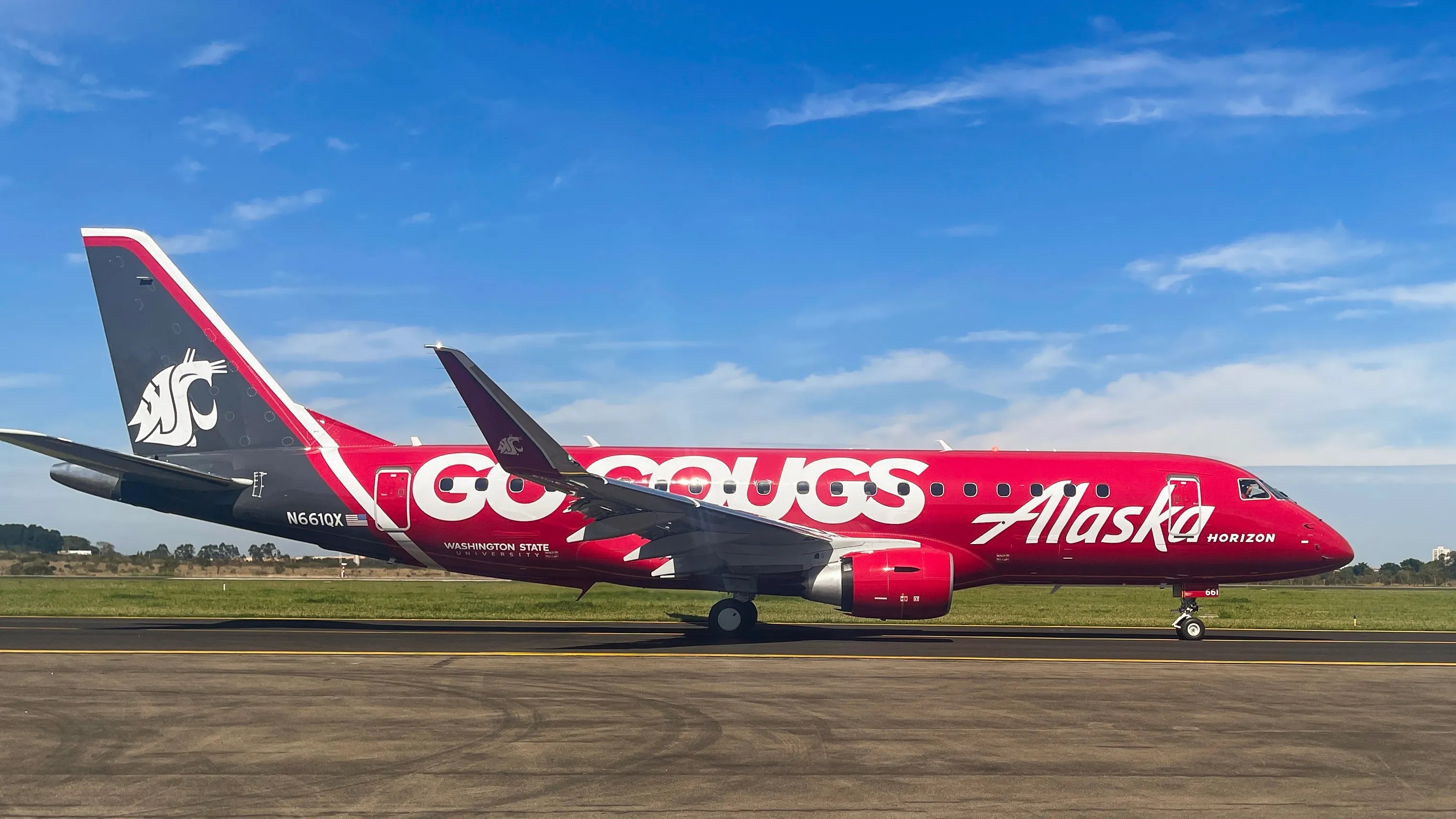 Alaska Airlines Reveals 2 Special E175 Liveries Celebrating Washington