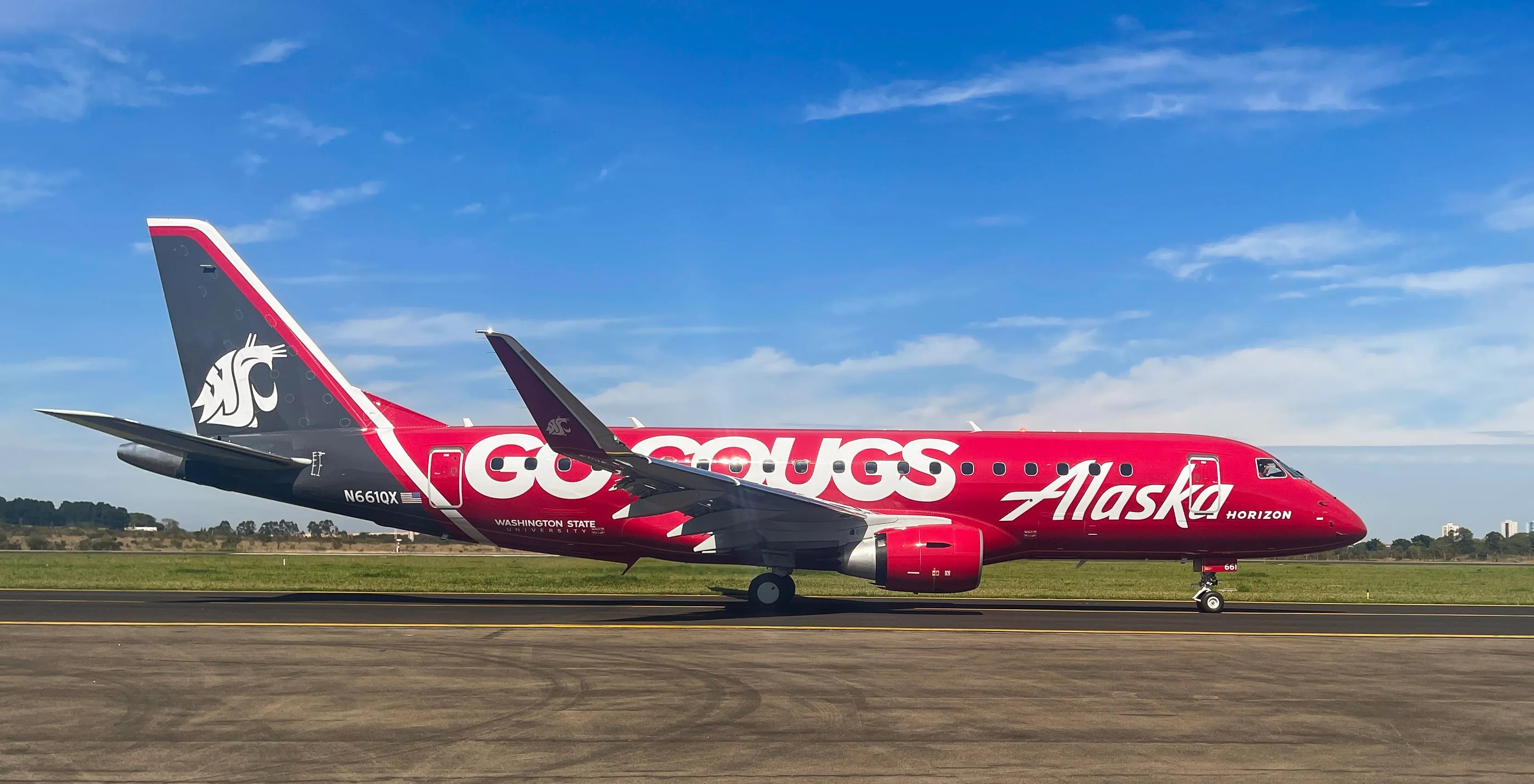 Alaska Airlines Reveals 2 Special E175 Liveries Celebrating Washington