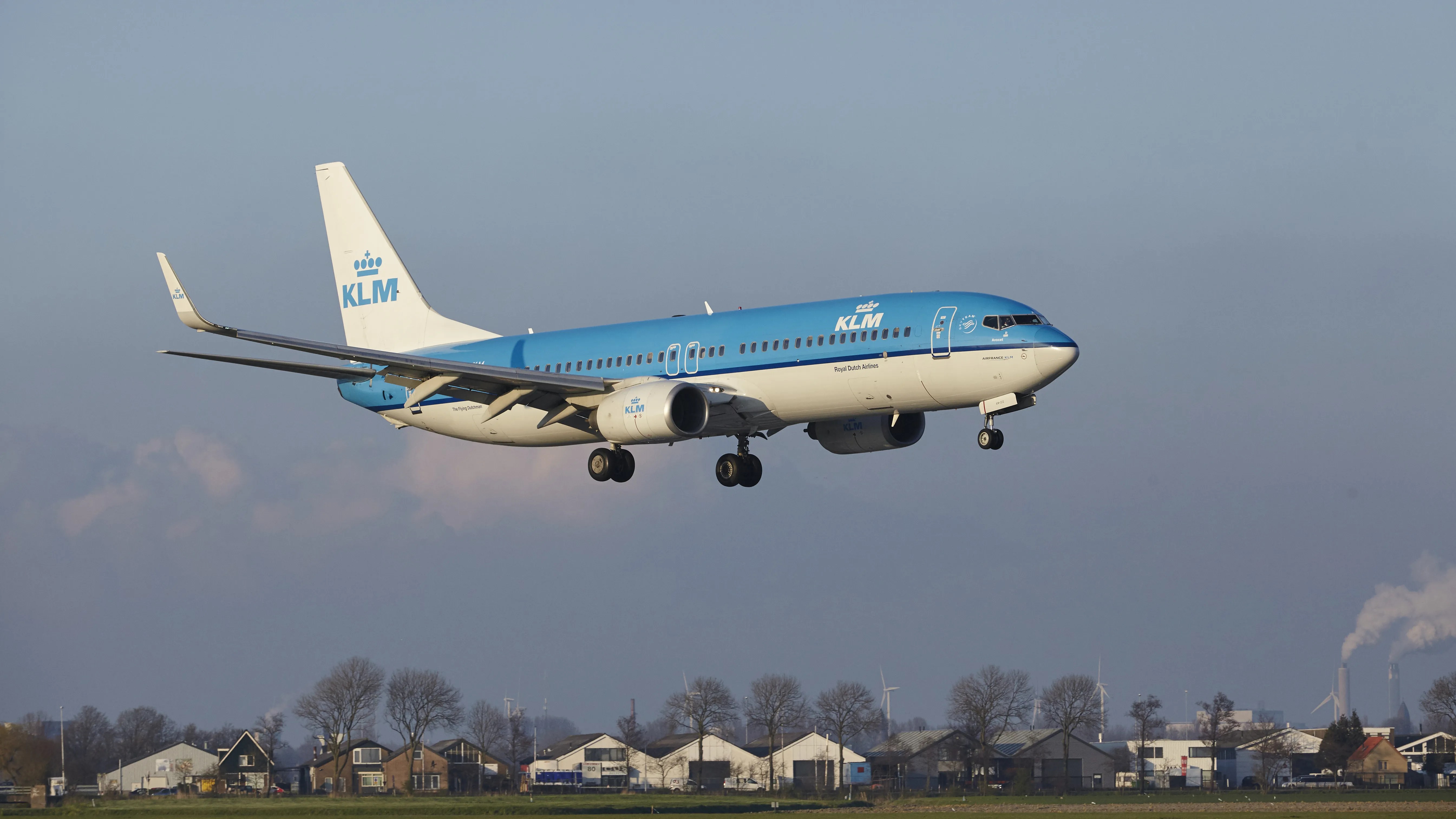 KLM Boeing 737-800 Slides Off Snowy Gothenburg Taxiway