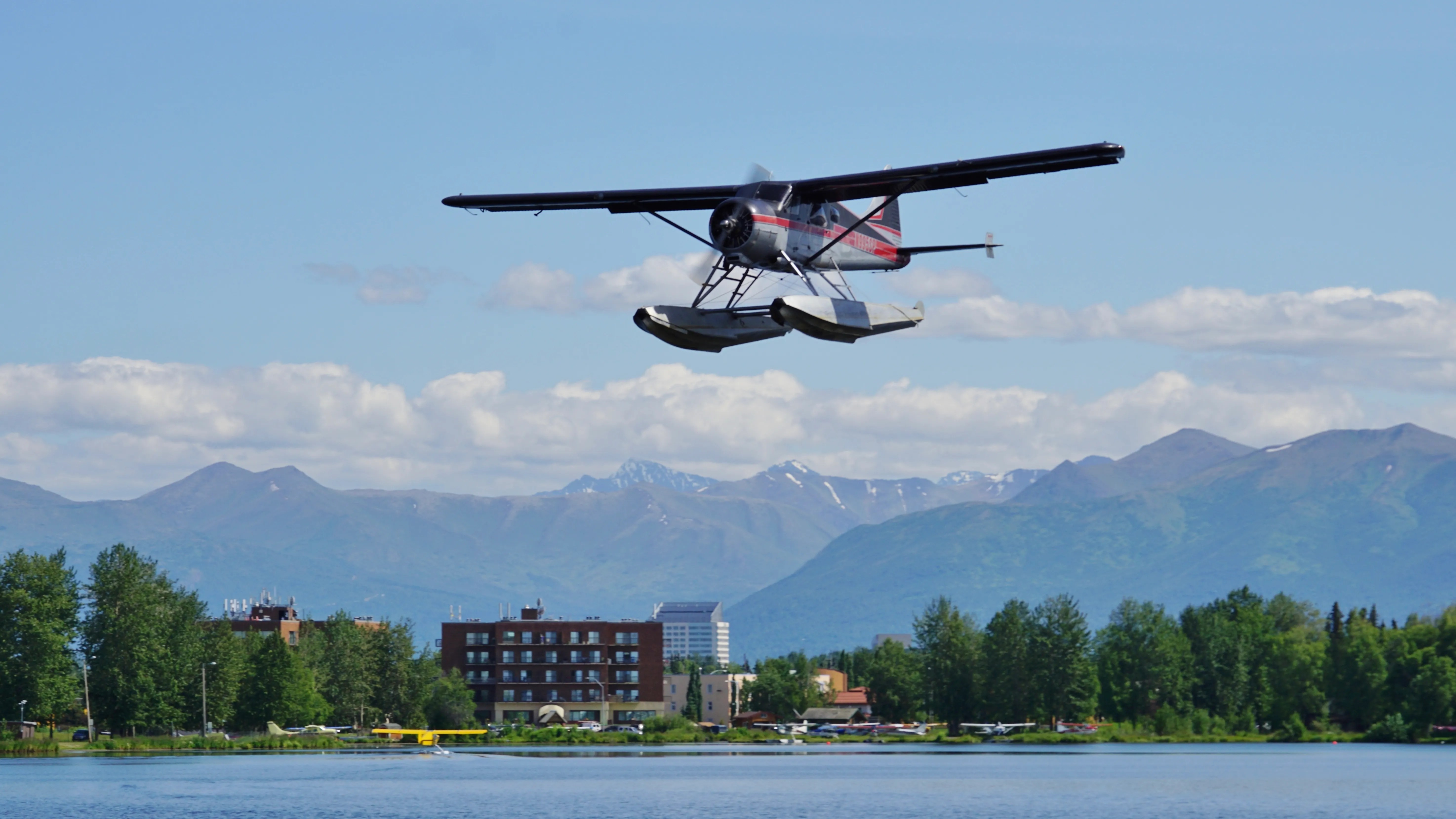 190 Flights A Day Inside Lake Hood, Alaska The World's Busiest