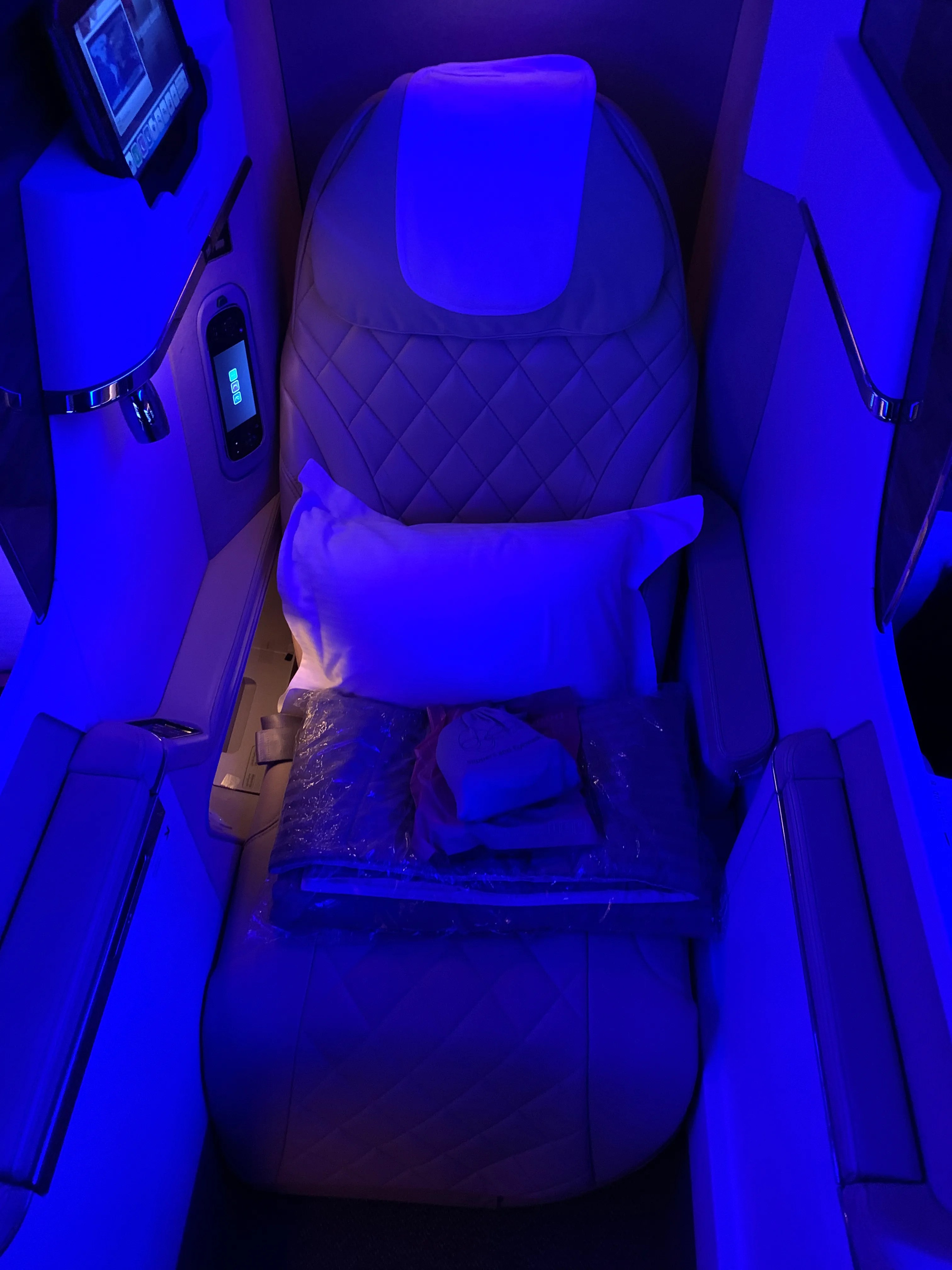 Flight Review Emirates Boeing 777300ER Business Class London Heathrow