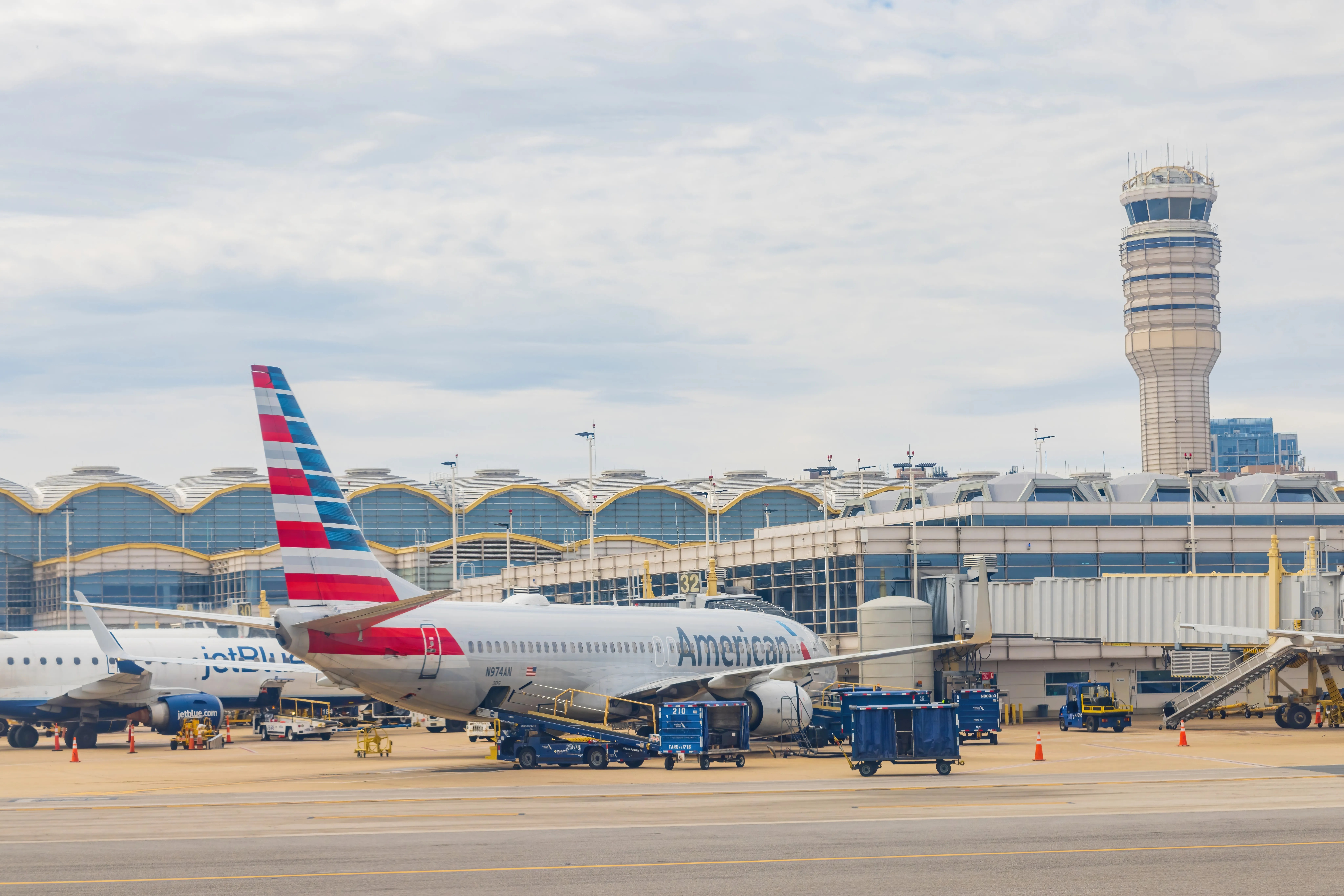 US DOT Finalizes Awards For 5 New Daily RoundTrip Flights From