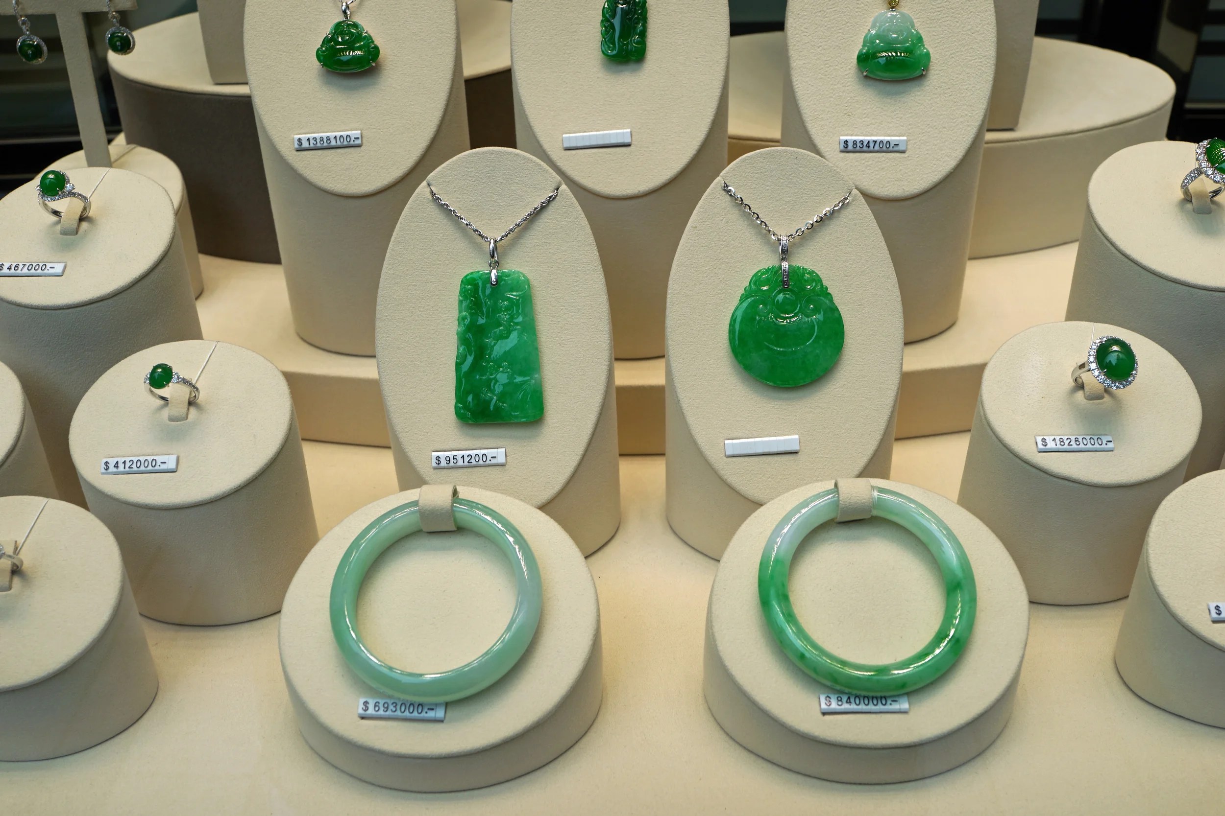 One image that shows why you shouldn't buy Jade in Hong Kong — J3 Tours