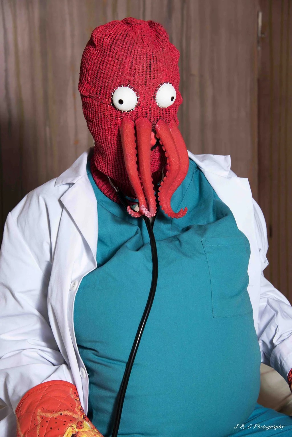 Fabulous Female Cosplay of FUTURAMA’s Zoidberg — GeekTyrant