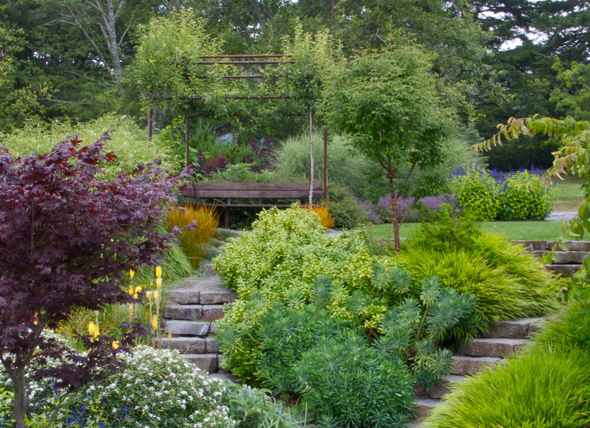 Outdoor Living, Indeed How to Design the Perfect Satellite Seating