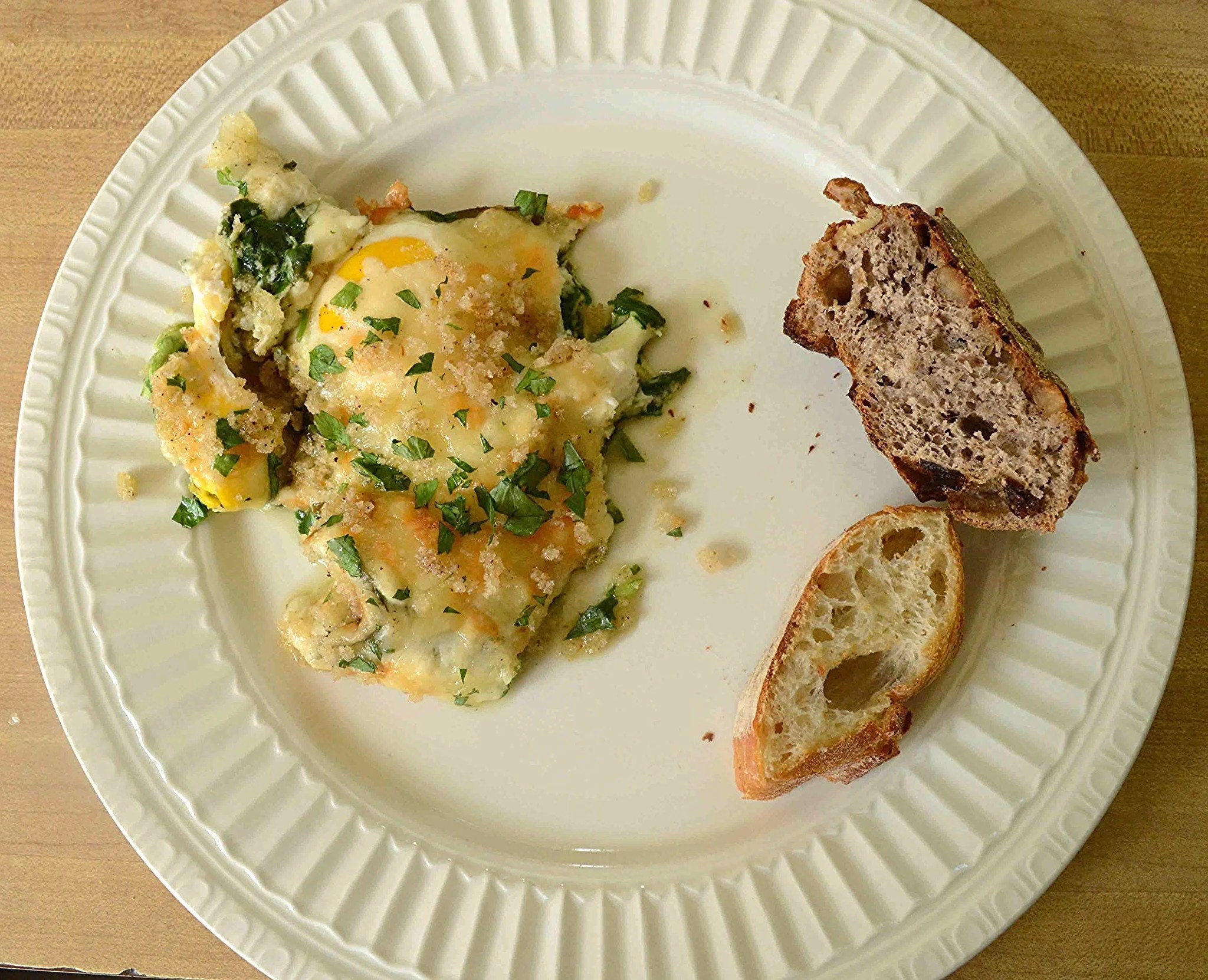 Seriously Delish's Baked Eggs with Spinach and Garlic Butter Bread