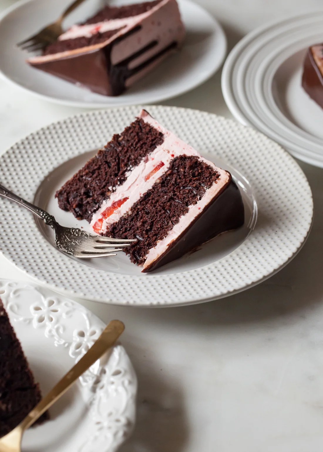 Chocolate Dipped Strawberry Cake + my best tips for drippy cakes
