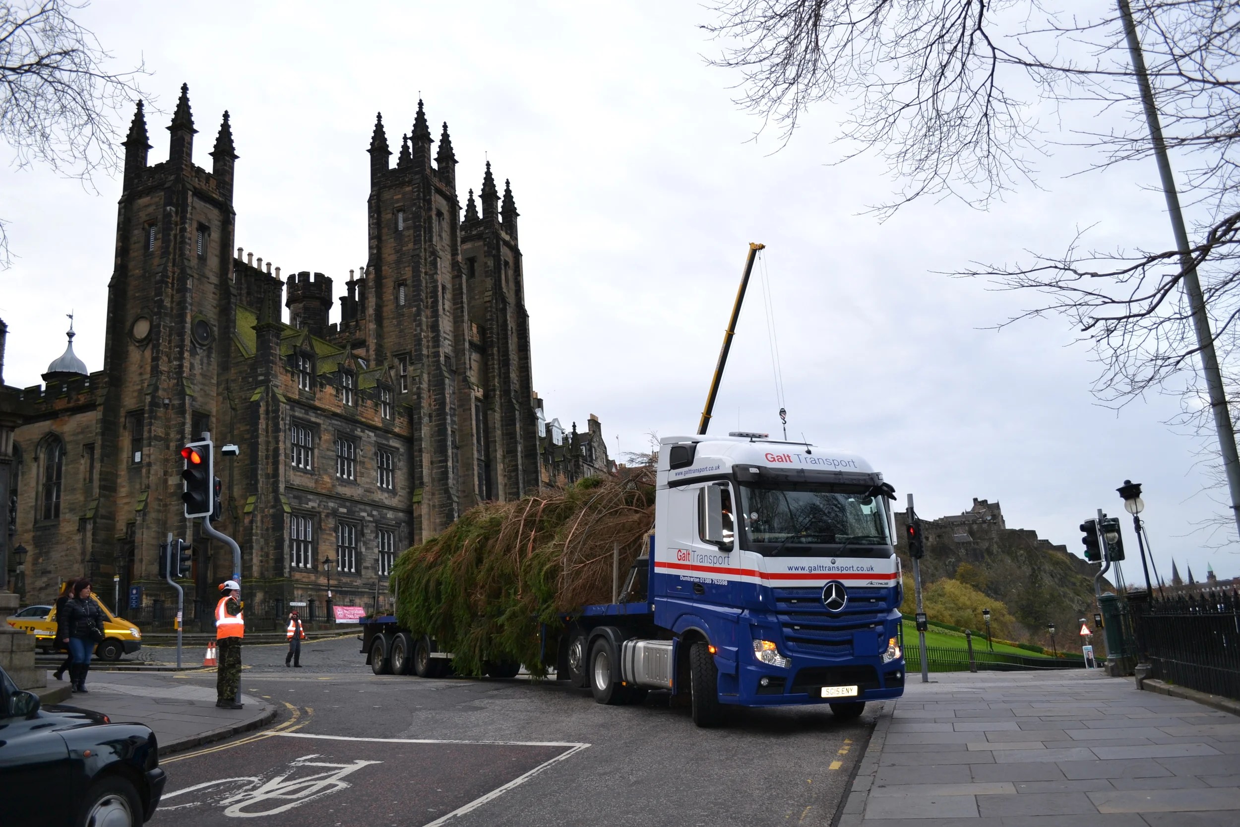 Galt Transport Delivers Edinburgh’s Christmas Tree — Galt Transport