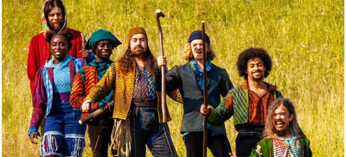 ‘Snow White’ Set Photos Leak, the Seven “Fantastical Beings” Shown(03)