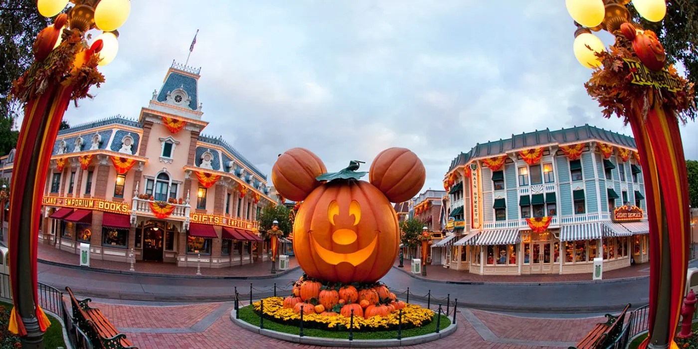 Watch Disney World Get A Halloween Makeover Screen Rant