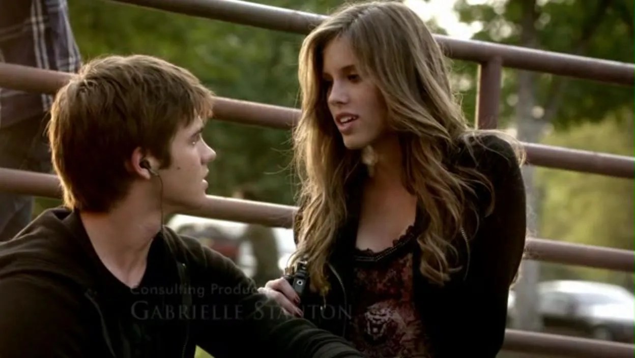 Vampire Diaries 7 Couples That Hurt The Show (And 8 That Saved It)