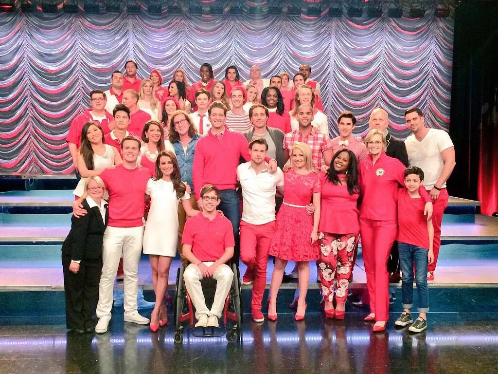 23 BehindTheScenes Photos From Glee That Change Everything