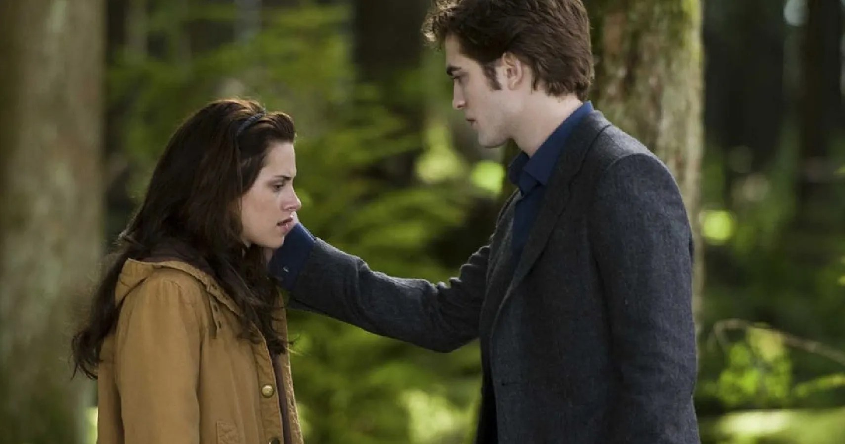 Twilight: 20 Things About Bella And Jacob's Relationship That Make No Sense 20 Things That Fans Ignore About Bella And Edward's Relationship In Twilight (And It Makes No Sense)