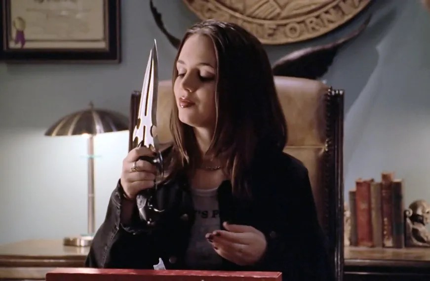 Buffy The Vampire Slayer The 10 Most Powerful Weapons, Ranked(04)
