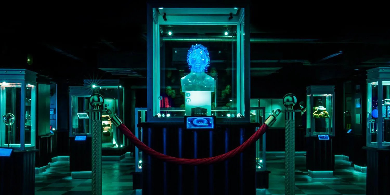 Black Mirror's Shared Universe Explained Every Connection & Reference