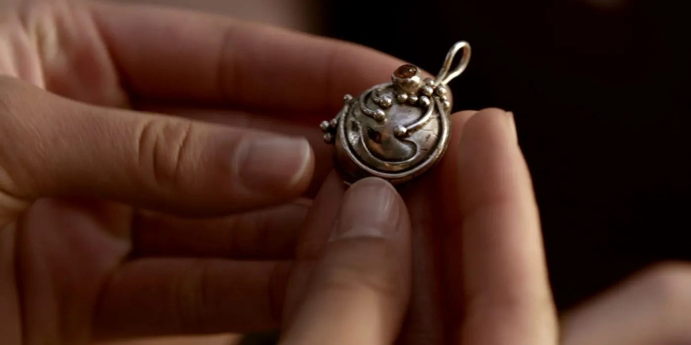 The Vampire Diaries 10 Most Iconic Props In The Series