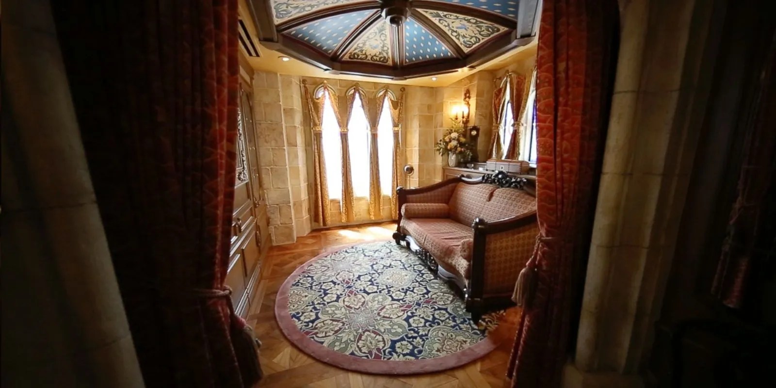 Disney 10 Hidden Details About The Princess Castles You Never Noticed