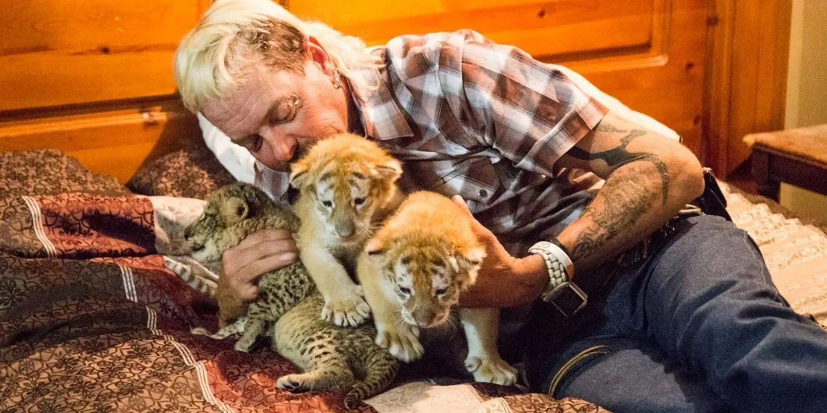Joe Exotic SCARED Of Tigers? Biggest Tiger King Twist Revealed In New