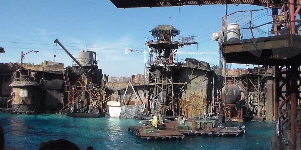 10 BehindTheScenes Facts About The Making Of Waterworld