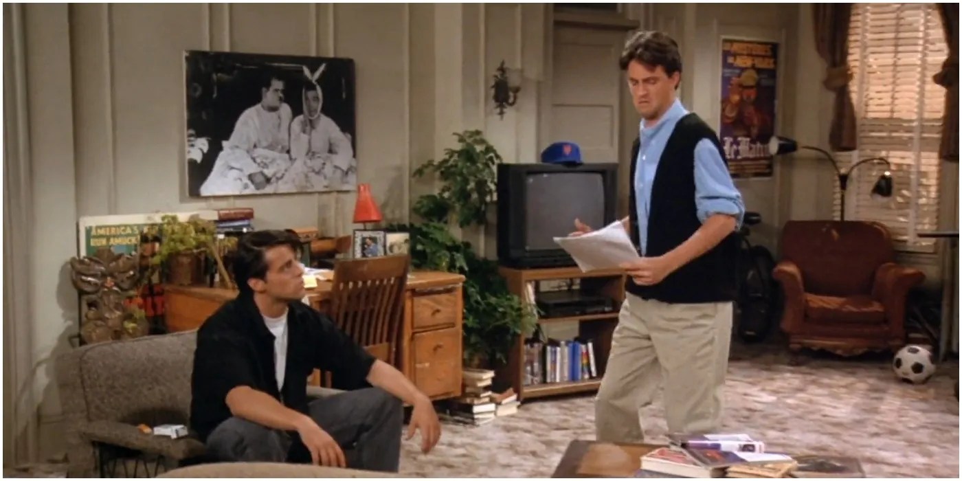 Friends 10 Things That Make No Sense About Chandler & Joey's Apartment
