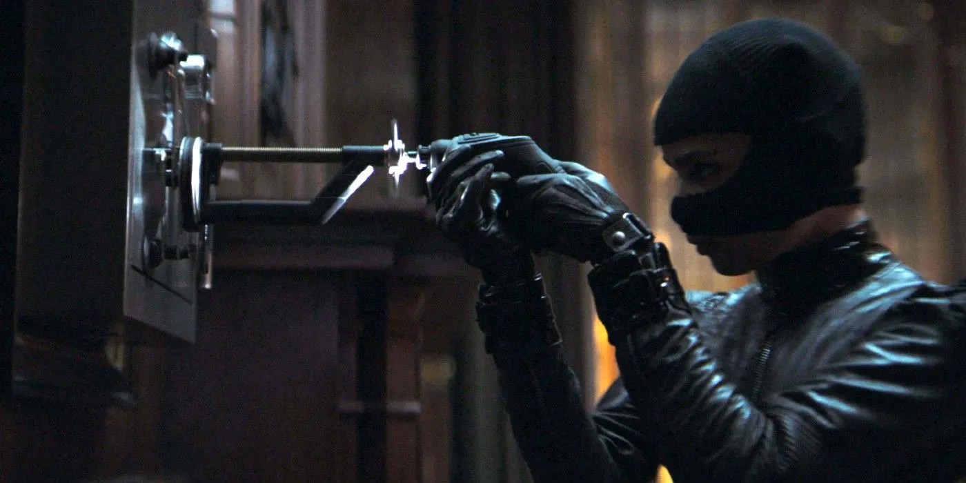 The Batman Zoë Kravitz Grew Out Her Nails For Catwoman's Claws